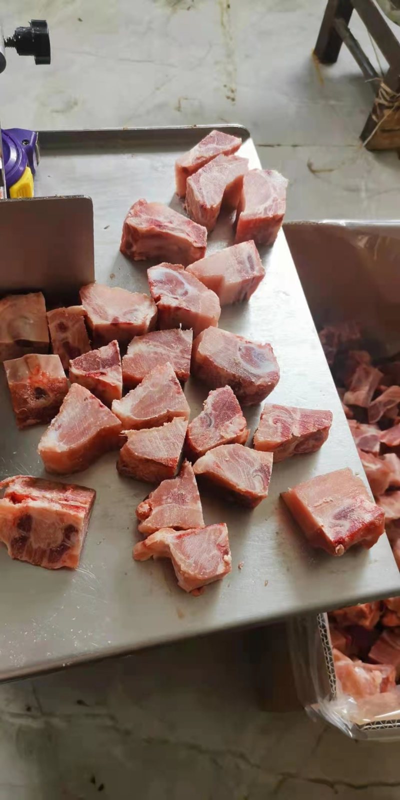 排骨块排骨粒，个头均匀，这是带肉率高的一款