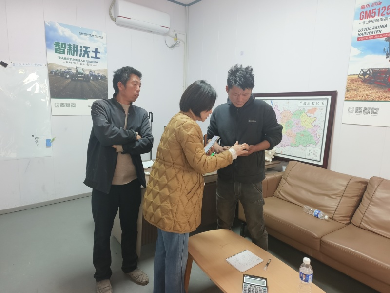 大蒜联合收获机