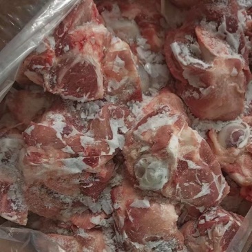 国产前肉骨，一件20斤，一箱30来块，带肉率50%以上