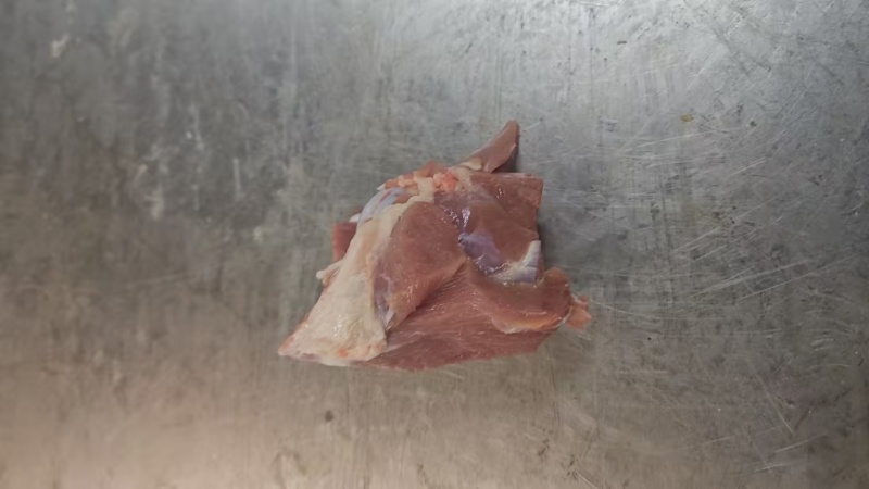 国产前肉骨，一件20斤，一箱30来块，带肉率50%以上