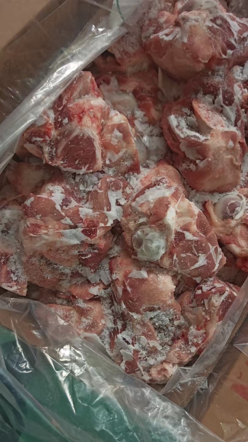 国产前肉骨，一件20斤，一箱30来块，带肉率50%以上