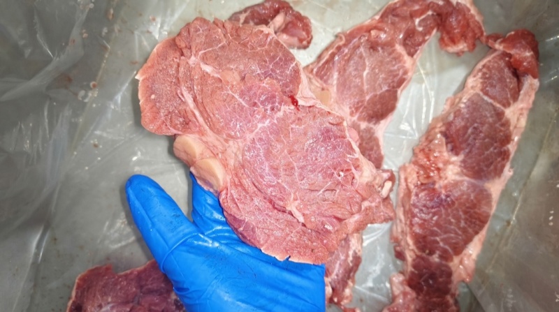 脖根肉