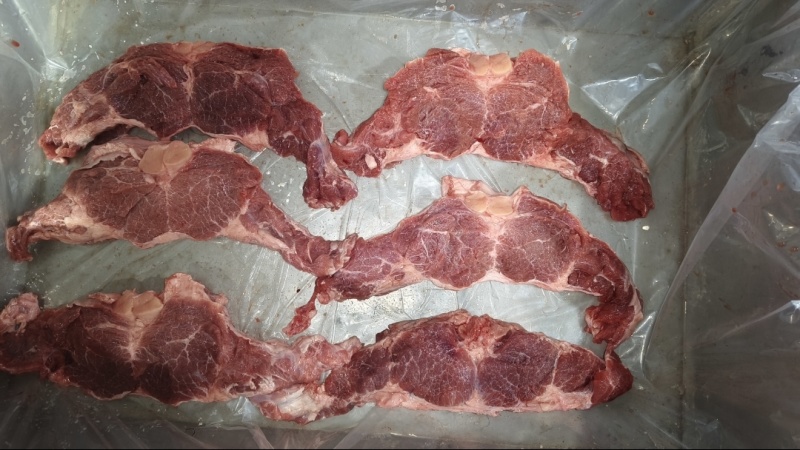 脖根肉