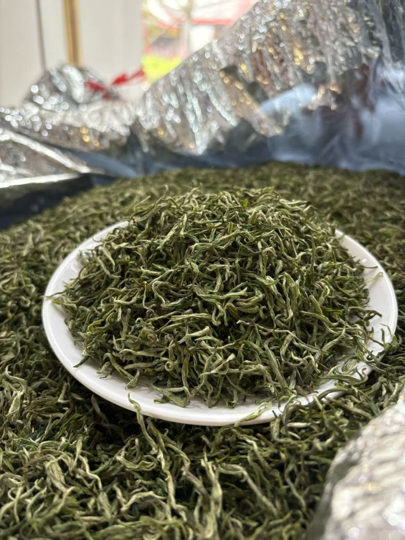 湘西本地自产自销，没有中间商，价格优惠，新鲜春茶，现炒现发！