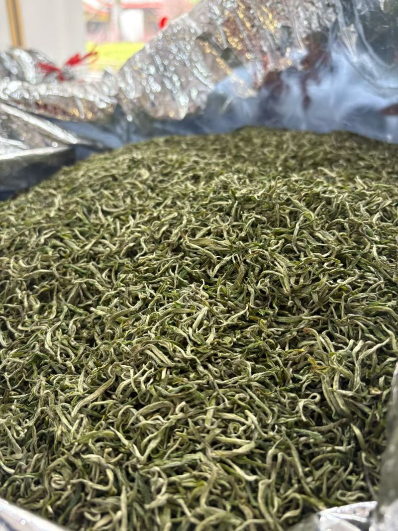 湘西本地自产自销，没有中间商，价格优惠，新鲜春茶，现炒现发！