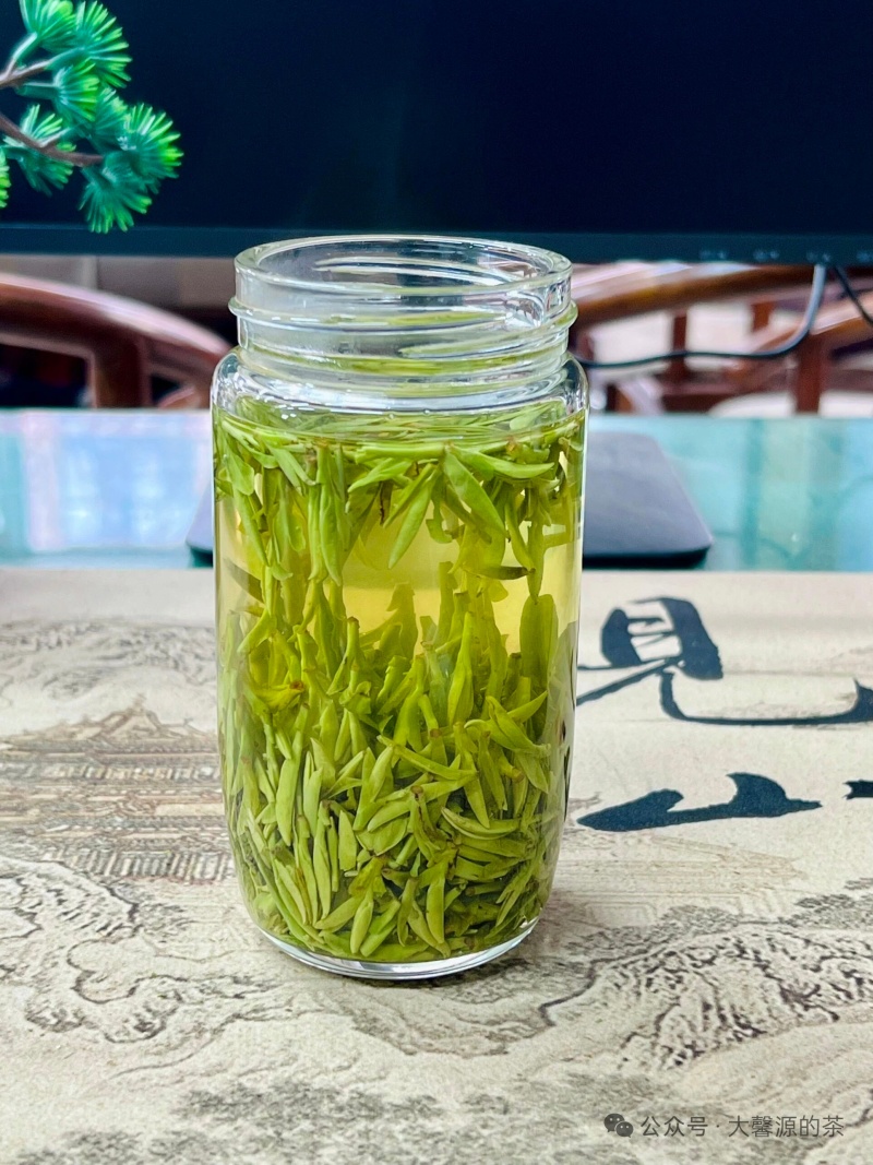 湘西本地自产自销，没有中间商，价格优惠，新鲜春茶，现炒现发！