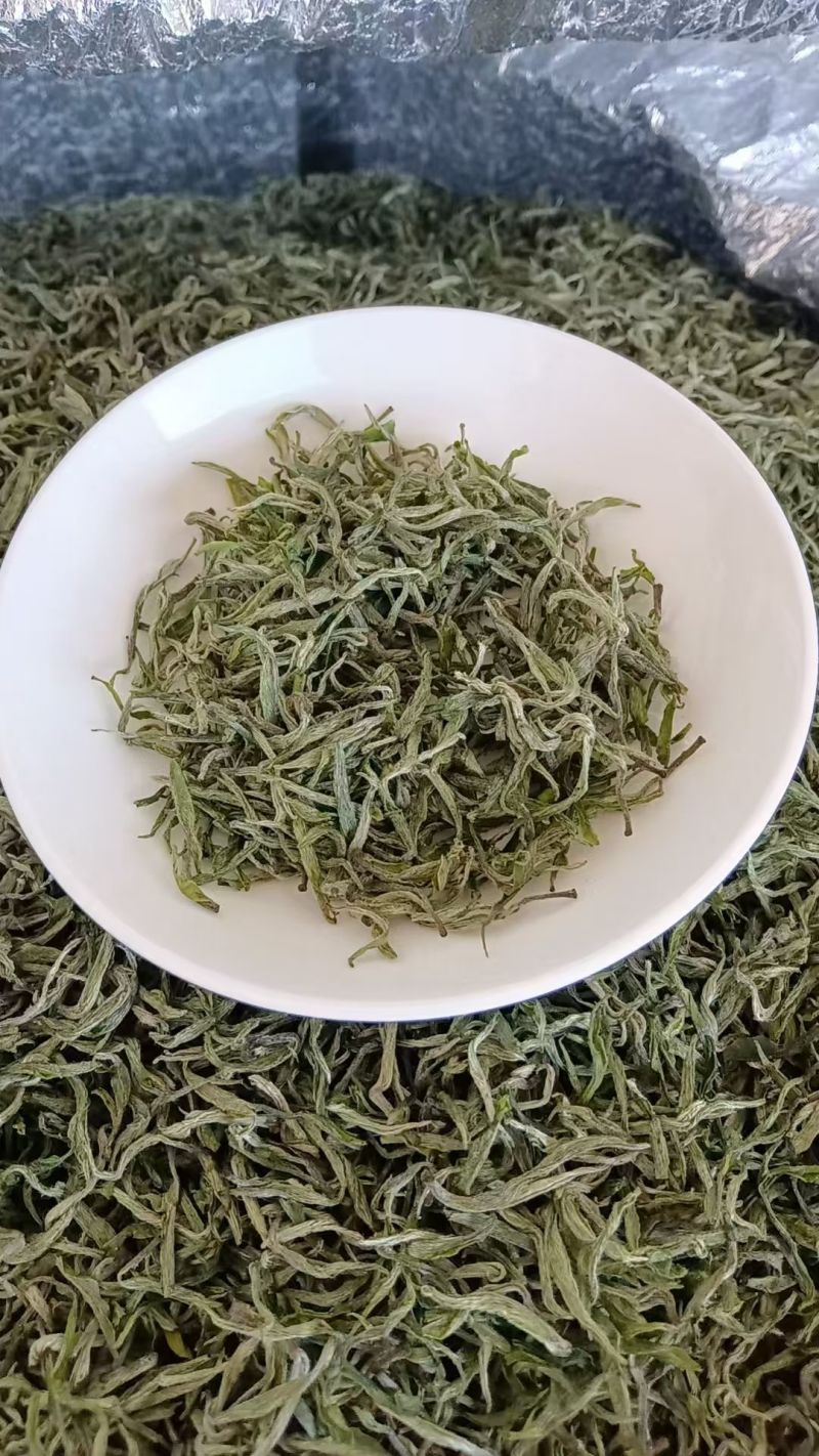 湘西本地自产自销，没有中间商，价格优惠，新鲜春茶，现炒现发！