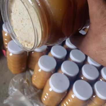 正宗高山土蜂蜜，2斤一瓶。非诚勿扰！