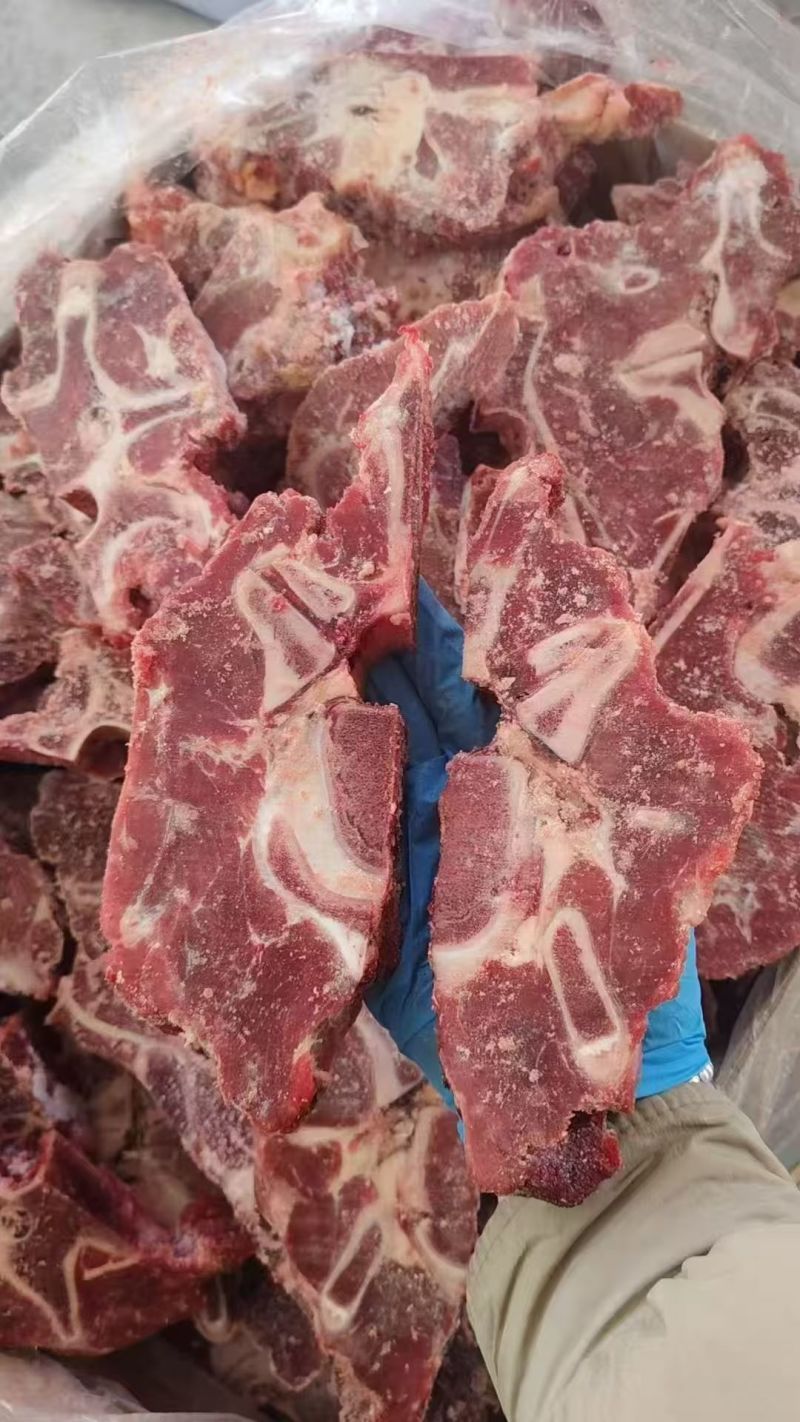 近满肉牛脖骨
