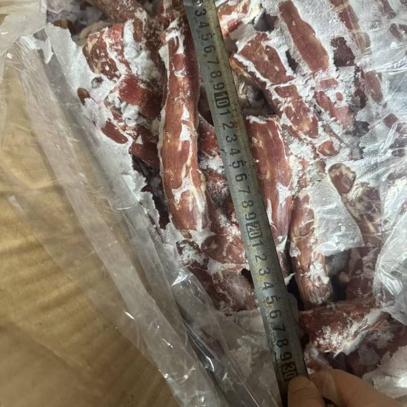 大板填鸭脖40吨，手续齐全，一公斤6根左右
