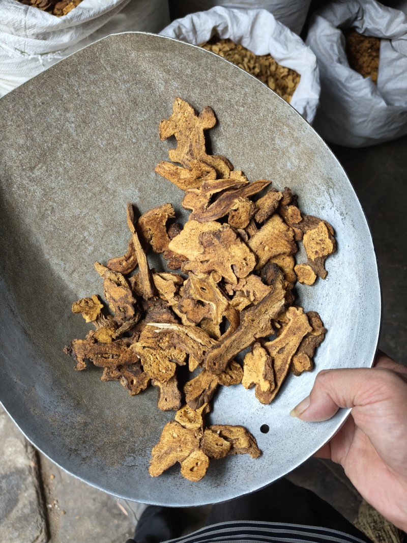 麦麸炒白术糖炒土炒碳等各种规格白术片