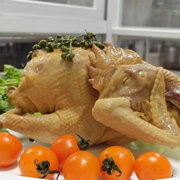 盐水藤椒鸡主料：优选三黄鸡/盐卤而成