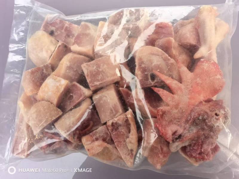三年农家老公鸡，全散养，肉质紧实，量大从优