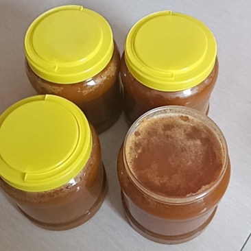 农村大山里的土蜂蜜，正宗，假一赔十。数量不多，只有四桶。
