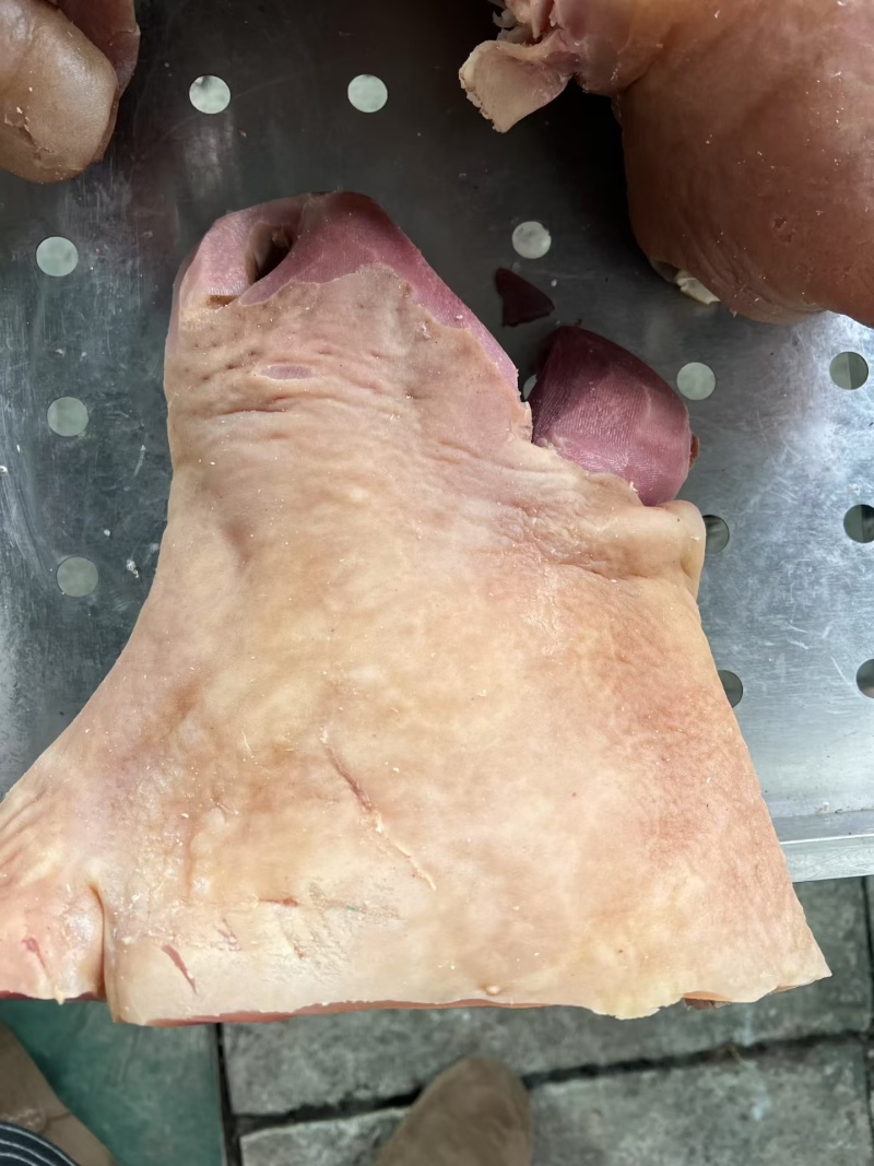 全熟牛头肉，大公牛，皮少肉厚，源头厂家，需要的老板联系！