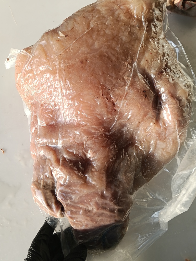 全熟牛头肉，大公牛，皮少肉厚，源头厂家，需要的老板联系！