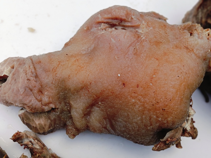 全熟牛头肉，大公牛，皮少肉厚，源头厂家，需要的老板联系！