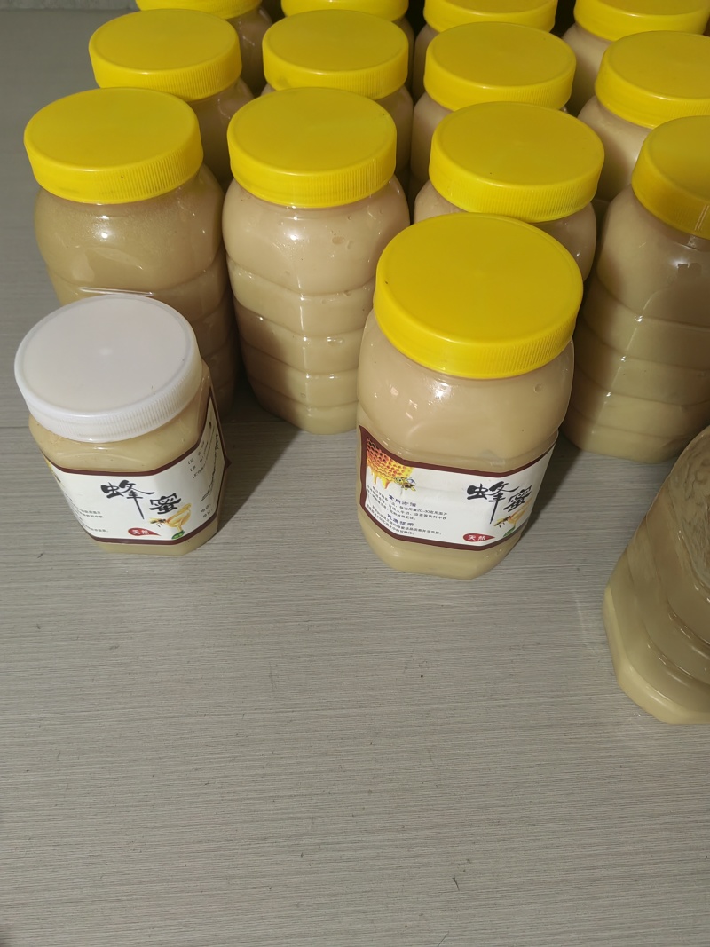中蜂百花蜜是由中华蜜蜂采集多种植物花蜜酿制的蜂蜜