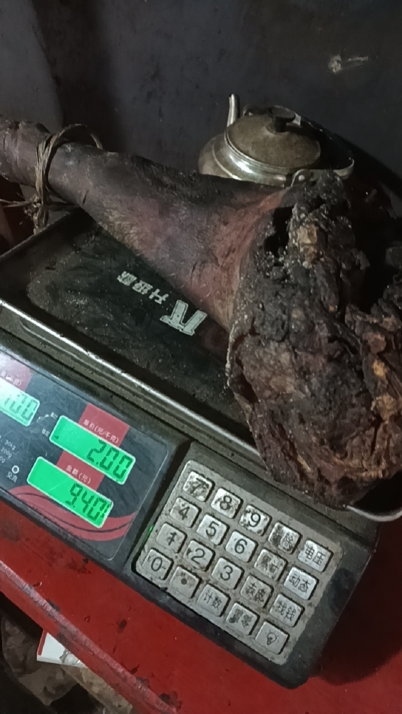 镇巴大山区农家自养纯粮烟熏腊肉