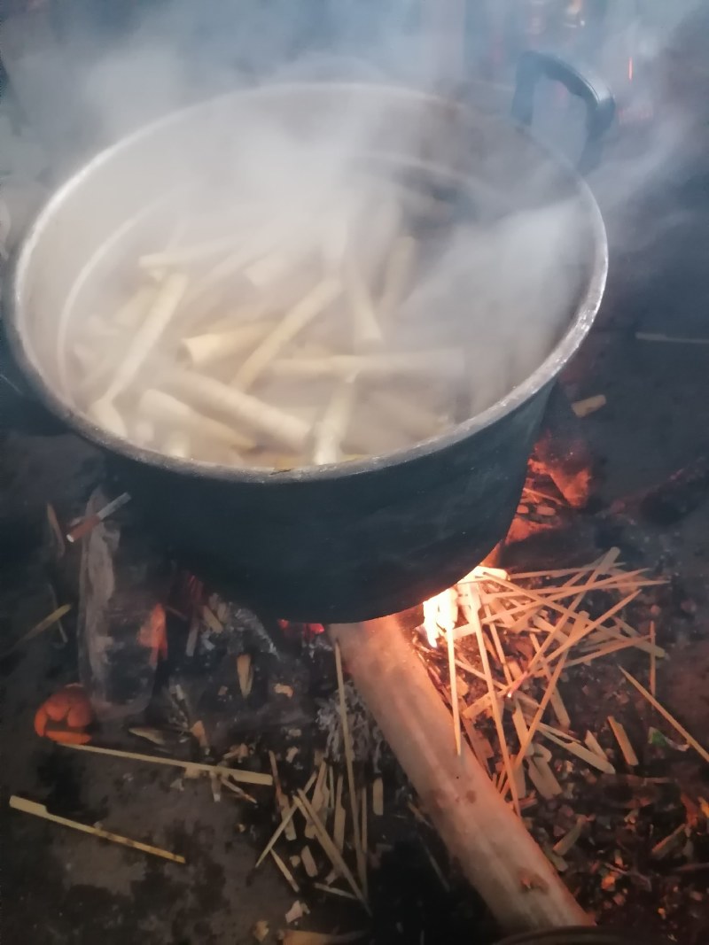 桂华江猫儿山深水煮香La摆竹笋