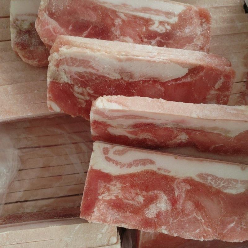 包子肉6.75一斤，一件是20斤，95-100片