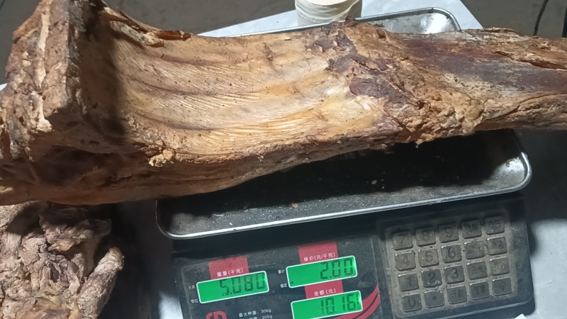 镇巴大山区纯粮熟食柴火烟熏腊肉