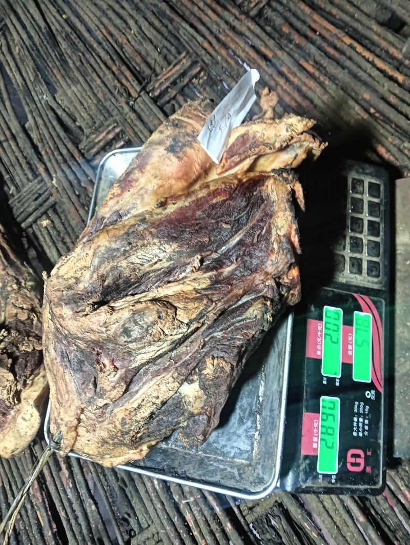 镇巴大山区纯粮熟食柴火烟熏腊肉