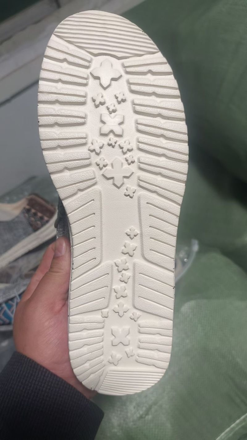 尾货鞋外贸单，1600左右双，4.5块钱清货，品质保证