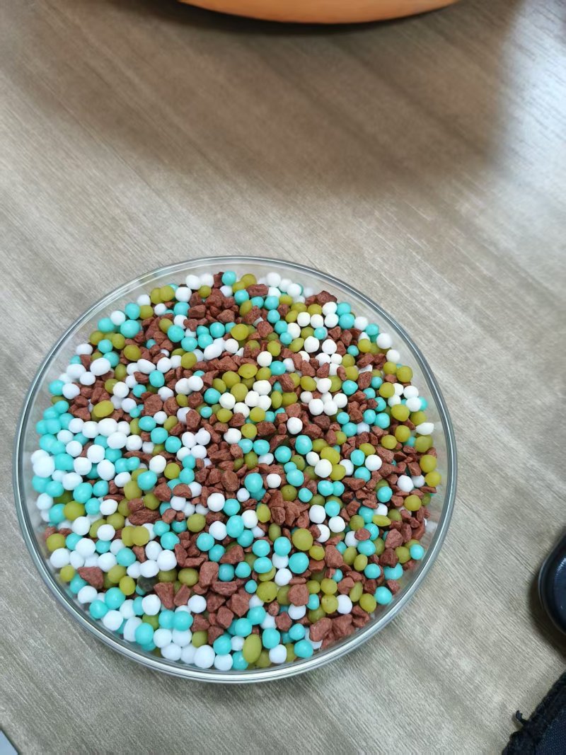 玉米精准控释肥，含量高，养分配比科学，施足底肥后期不脱肥