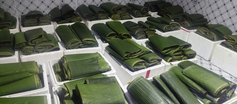 云南西双版纳特色佐料和芭蕉叶