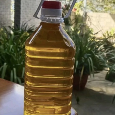 云南核桃油，现榨现发，品质保证诚信合作欢迎来电