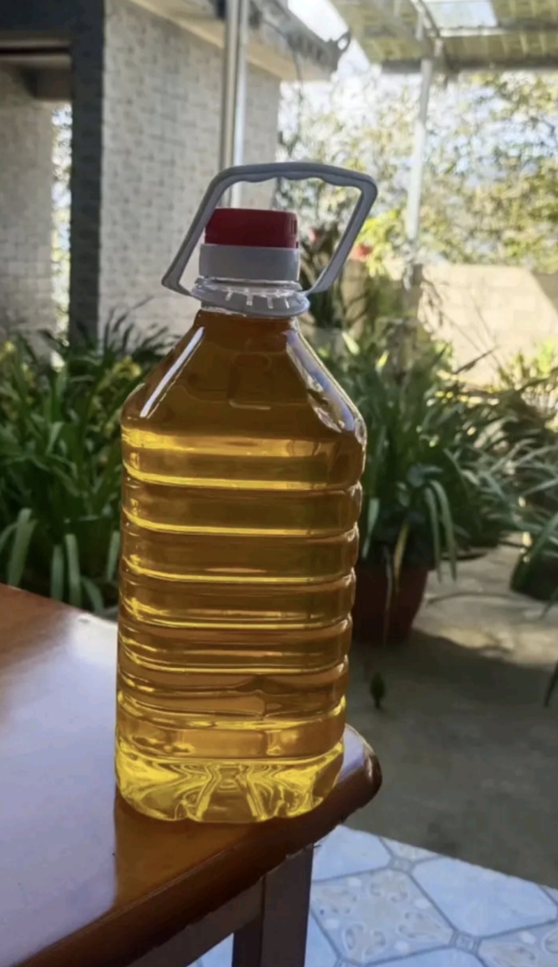 云南核桃油，现榨现发，品质保证诚信合作欢迎来电