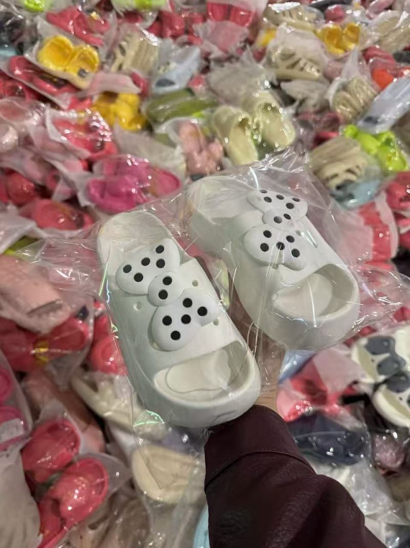 拖鞋尾货批发一手货源男女拖鞋