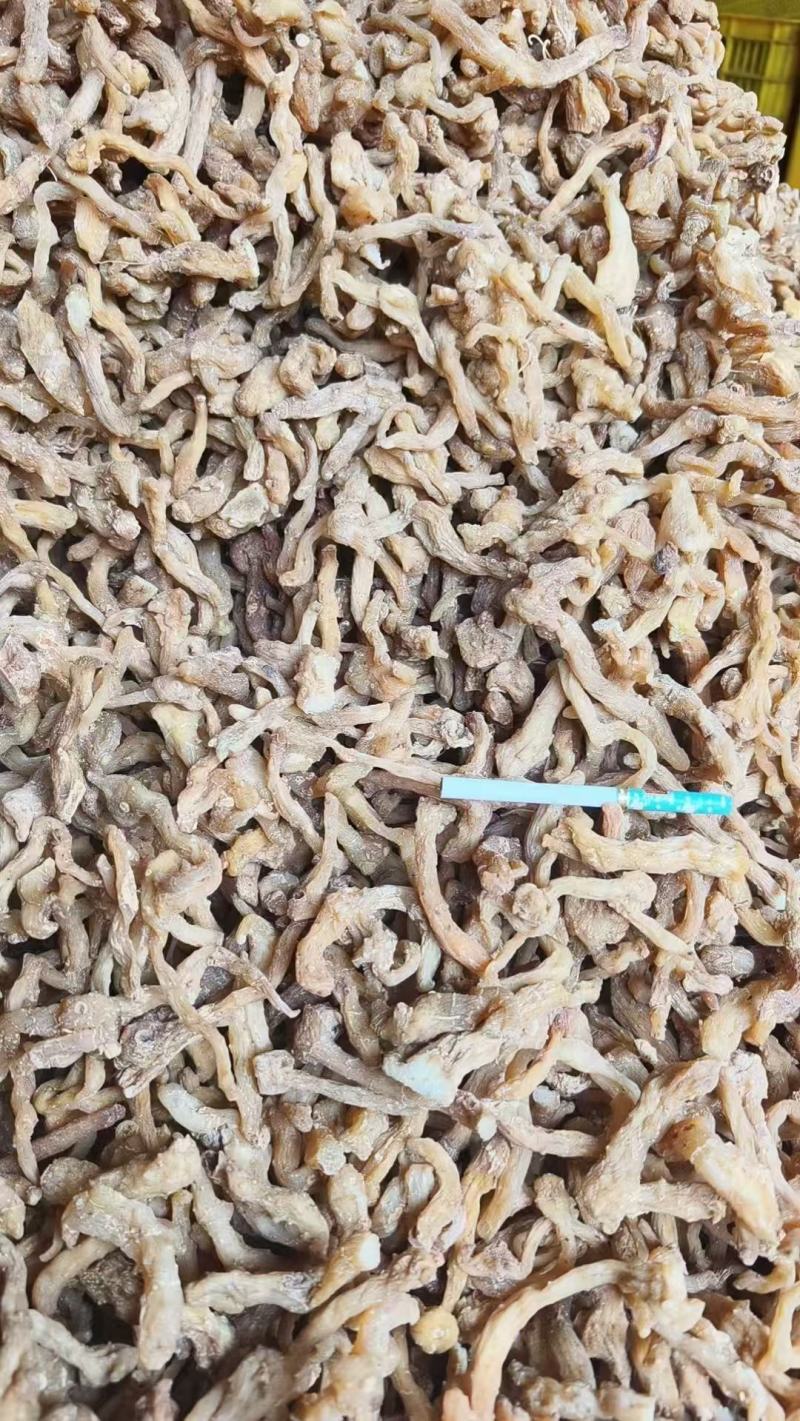 精选黄精，秦岭附近货，颜色金黄，病疤修剪干净，高含量。