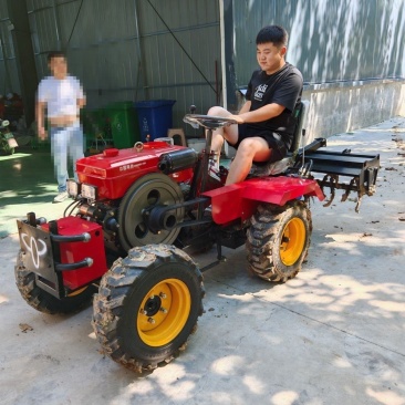 小型四轮微耕机多功能柴油四驱轮式拖拉机