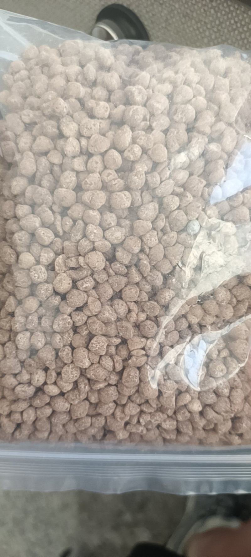 硝酸钾钙镁，用于膨果期，硫酸钾复合肥用于植物生长期