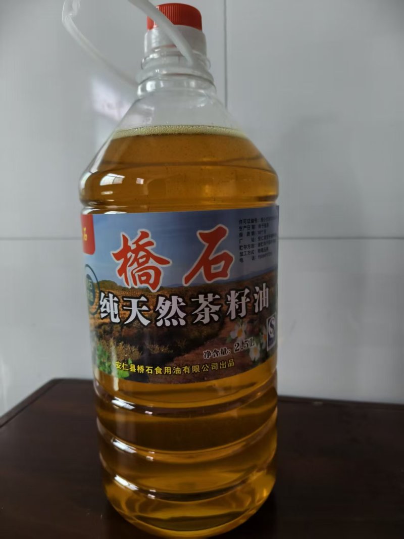 茶油，山茶油，自己村里面榨的山茶油，有现货7000斤