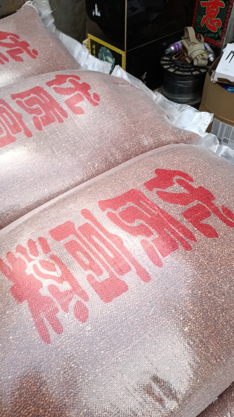 纯手工制作浓香型纯粮白酒，无任何添加。可订制包装