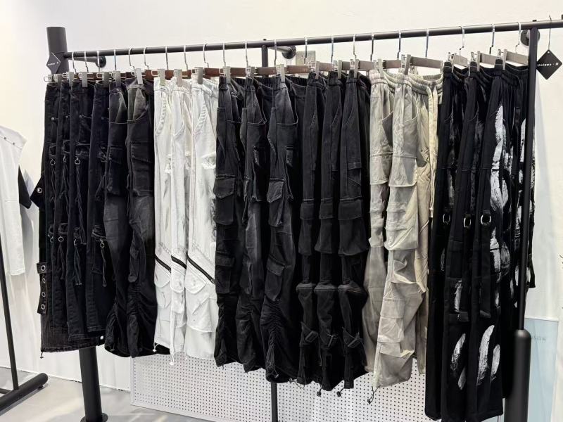 男装潮牌实体店倒闭，数量100多件