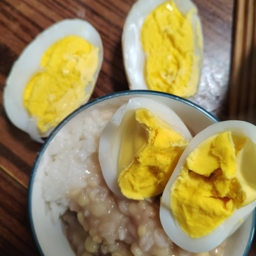 农村散养鹅蛋，纯绿色，无污染，不喂饲料！