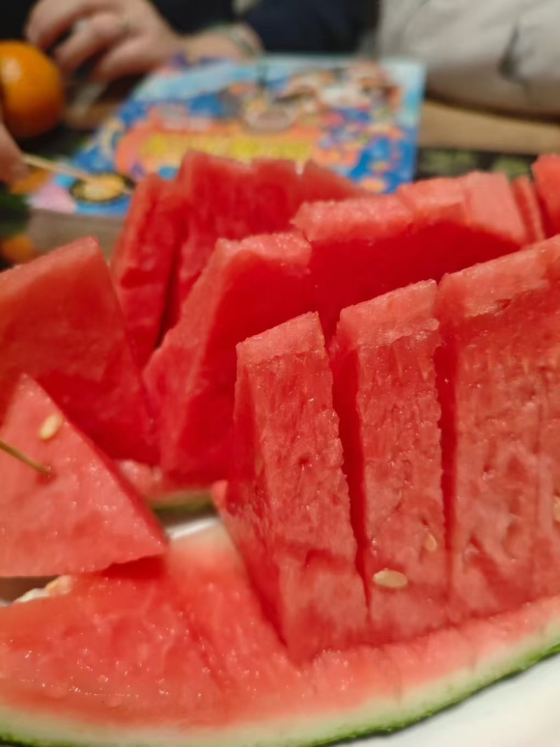 小糖丸西瓜，口感脆甜，皮薄多汁，糖分足，价格美丽