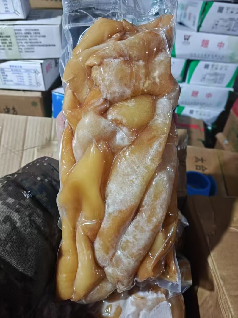 牛蹄皮满满的胶原蛋白烤串炒菜凉拌都很不错