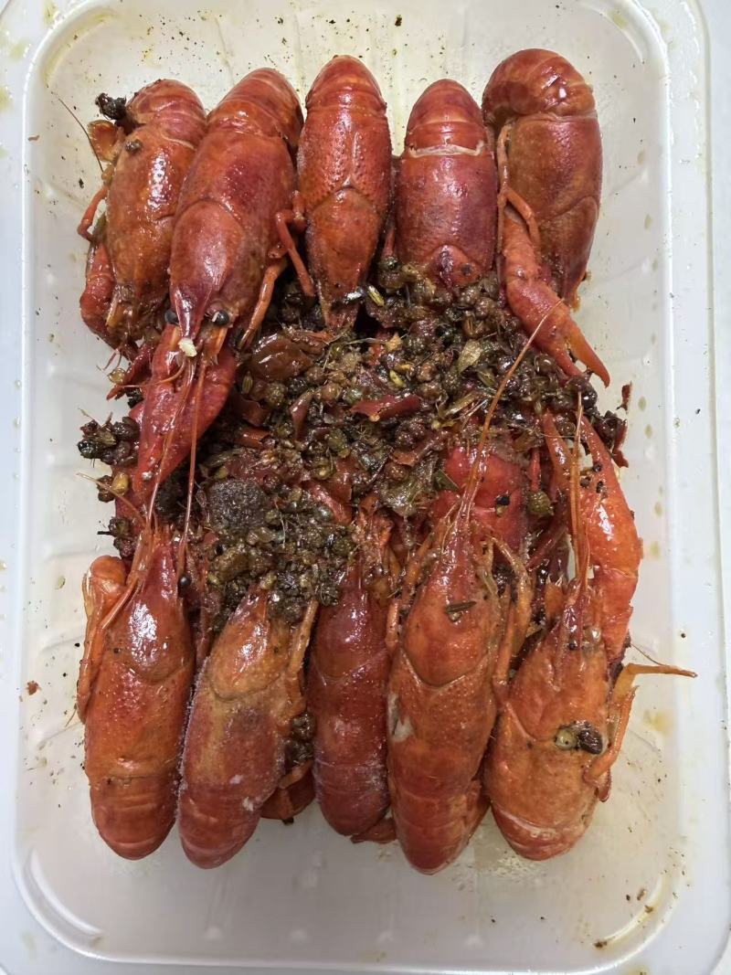 麻辣小龙虾5钱，单盒净重650克，一箱10盒