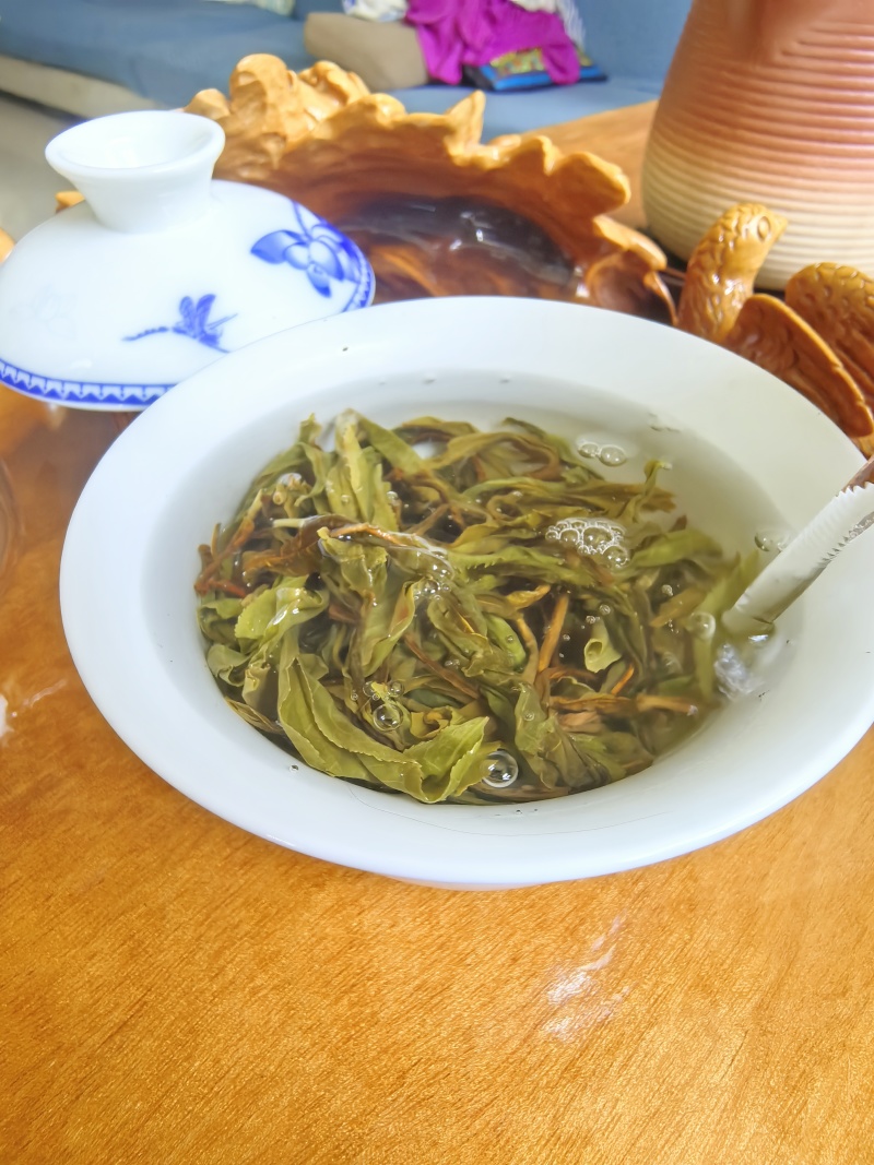 云南勐海布朗山乔木普洱生茶