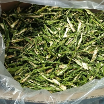 大量新鲜干辣椒条