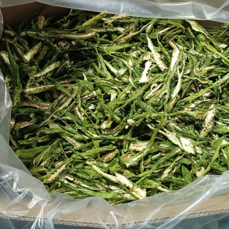 大量新鲜干辣椒条