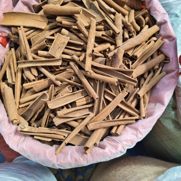桂皮广西桂皮烟桂去皮黄通产地直销量大从优