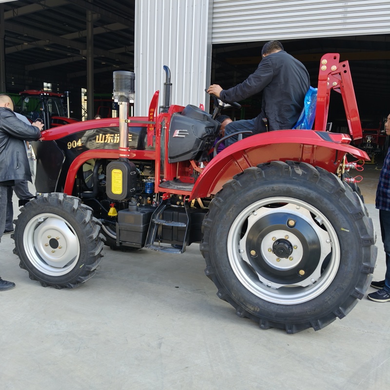904国二大泵四驱四缸中型拖拉机