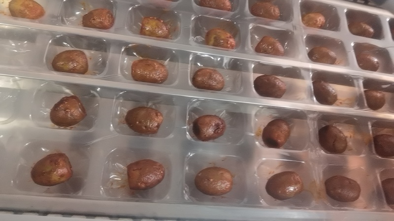 虎皮烧烤蛋。开袋即食。香辣，麻酱，两种口味。