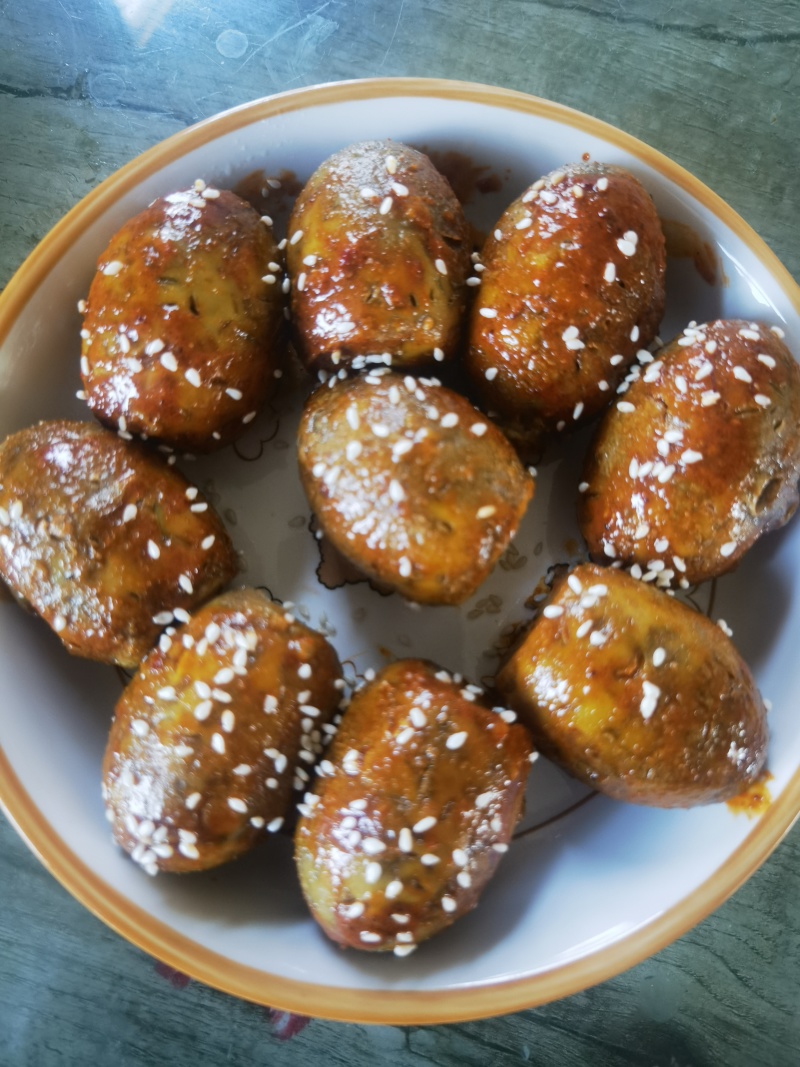 虎皮烧烤蛋。开袋即食。香辣，麻酱，两种口味。
